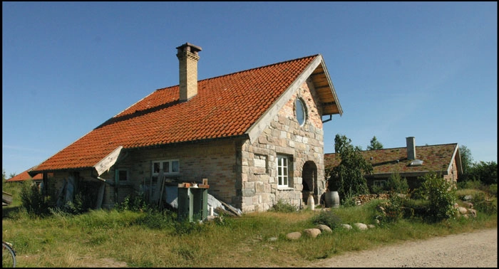 Torup Landsby – Økosamfundet Dyssekilde Hus af natursten