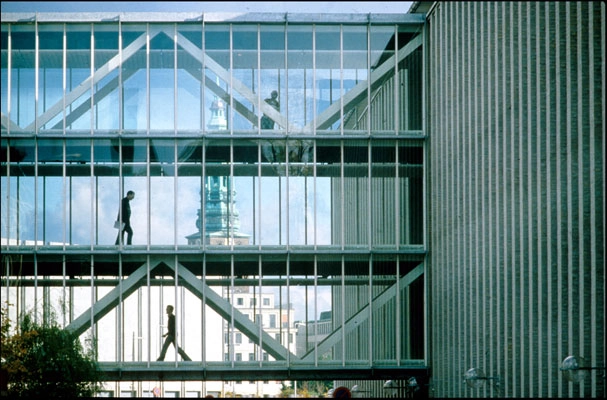 Udenrigsministeriet Forbindelsesgang, udvendig