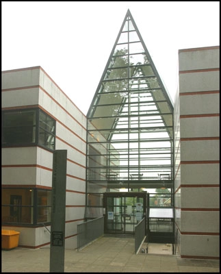 Hinnerup Bibliotek og Kulturhus Hovedindgang