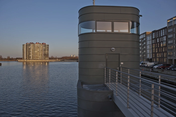 Metropolis Set fra bro mellem Sluseholmen og Teglholmen