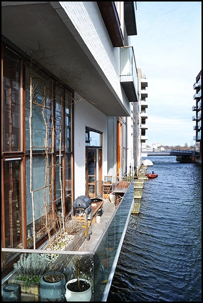 Sluseholmen Altan lige ud til kanal