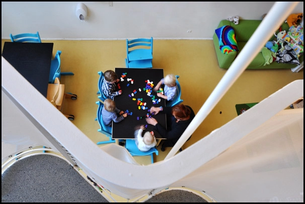 Vuggestuen Akvariet Stue set fra gangbro