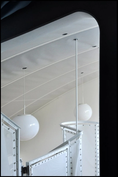 Vuggestuen Akvariet Gangbro og loft set fra soverum