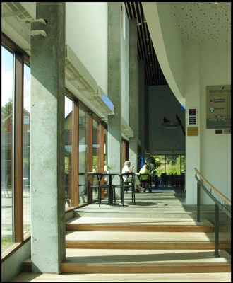 Naturama Glasfacade mod gård