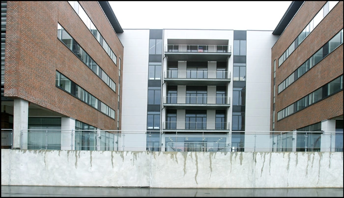 Parkeston House Mellembygning og gårdrum