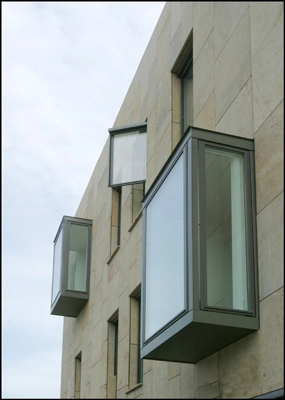 Queens Corner Vindue