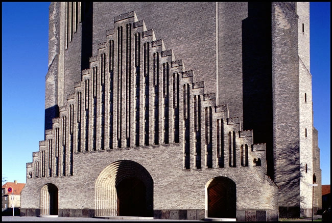 Grundtvigs Kirke - Grundtvigskirken Hovedindgangspartiet
