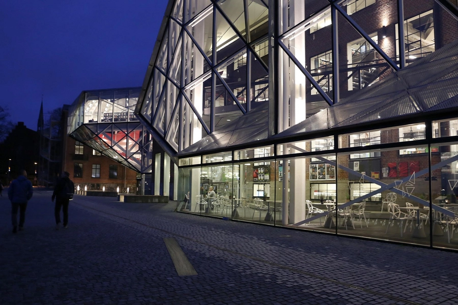 Kulturværftet Aftenstemning - kig ind i caféen