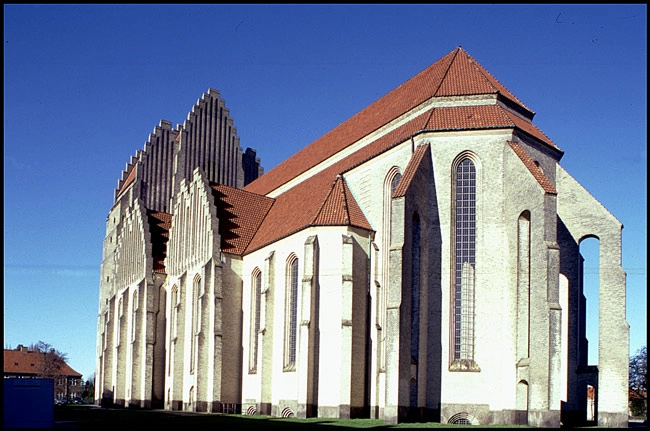 Grundtvigs Kirke - Grundtvigskirken Total af kirken fra sydøst