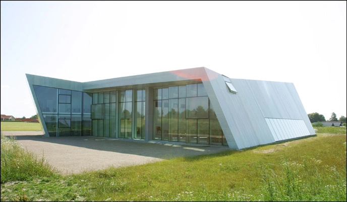 Hellig Kors Kirke Facade mod vest