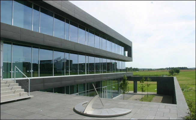 Sparekassen Østjylland Facade mod vestog gårdhave mod vest