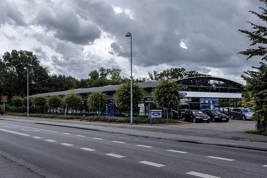 Ford Hørsholm Bygningen set fra vejen