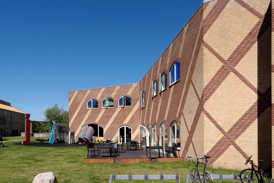 Kulturhus Trommen Vestfacade, café