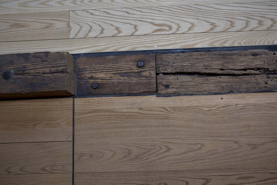 Kanonbådsskurene Gulv, nyt møder gammelt