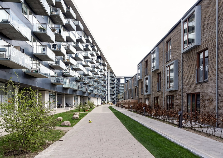 Radiorækkerne Skalaspring, nabobebyggelse