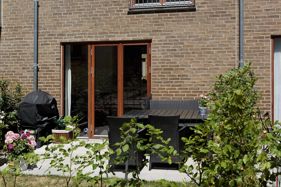 Radiorækkerne Detalje, dør, have