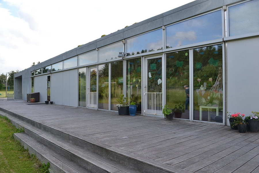 Børnehuset Bastionen Bygningens møde med jorden