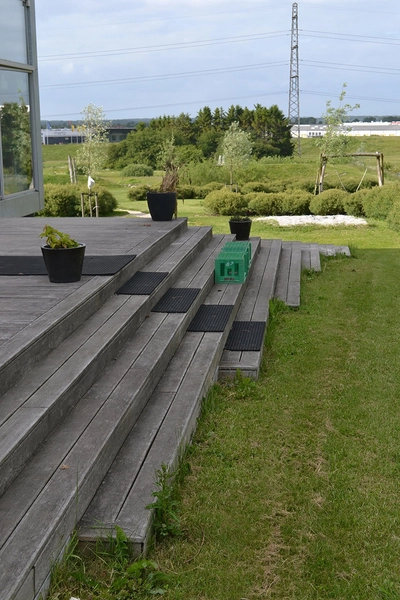 Børnehuset Bastionen Bygningens møde med jorden