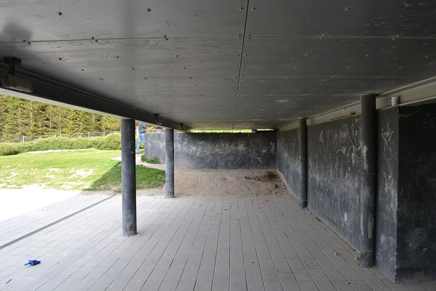 Børnehuset Bastionen Legeplads under bygningen