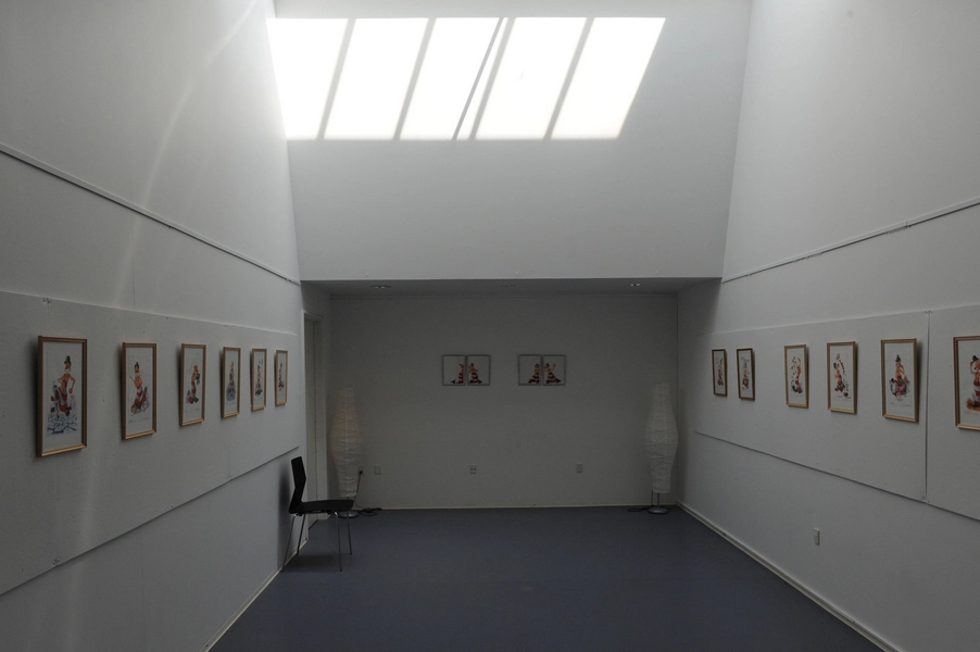 Frederiksværk Bibliotek Udstillingsrum med ovenlys.