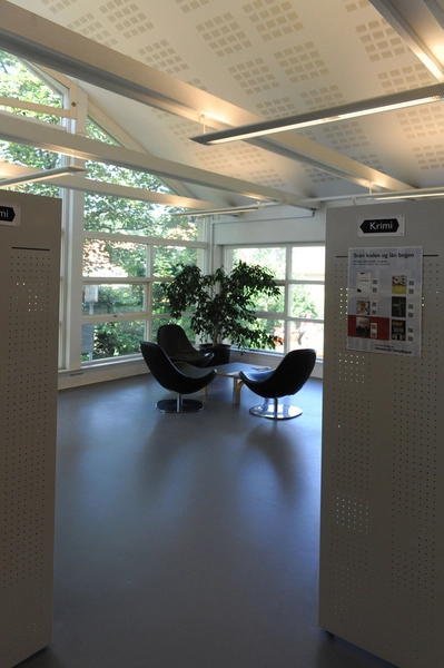 Frederiksværk Bibliotek Læse- og hyggekrog i bibliotekets nordøstlige hjørne.