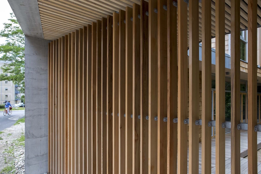 Søndermark Natur- og fritidshytte Udskæring i sydfacaden