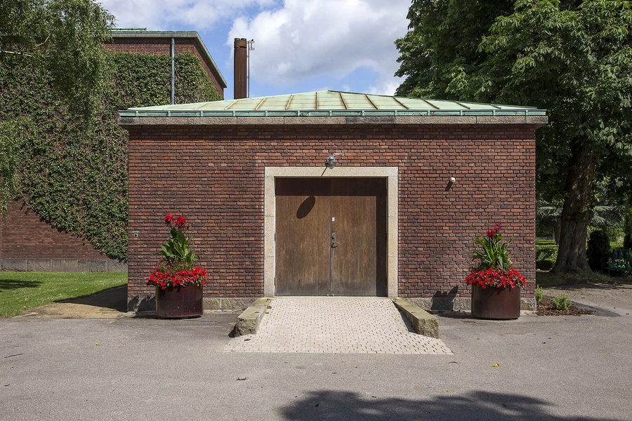 Søndermark Kapel og Krematorium Dør på vestsiden