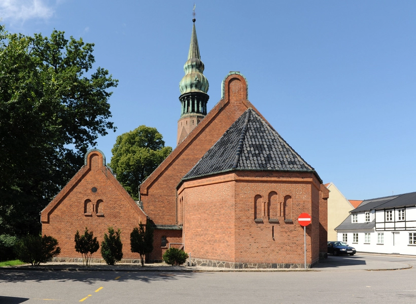 Frederiksværk Kirke Set fra øst
