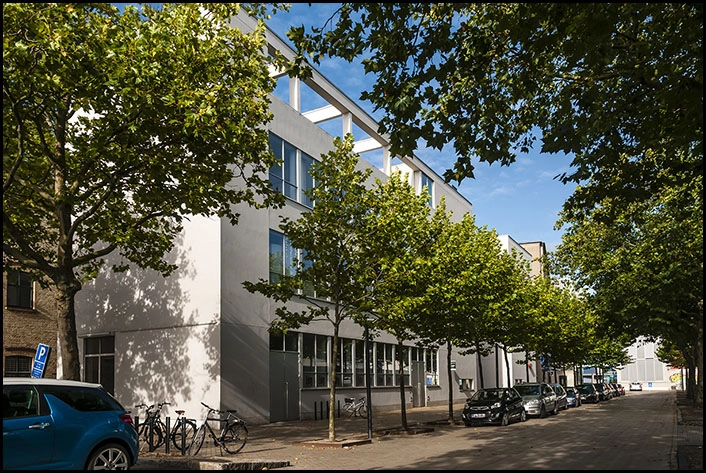 Brandts, tilbygninger Tilbygning med tagterrasse set fra øst