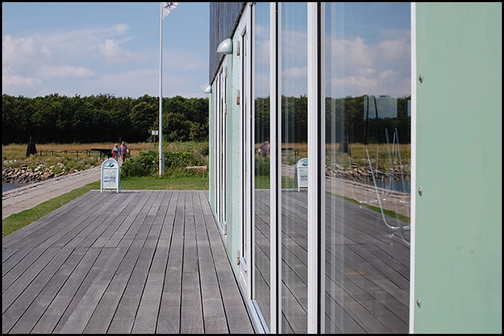 Maritimt klubhus Beklædning af facade mod øst