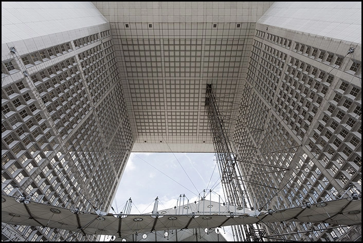 La Grande Arche Under porten, elevator. Kontorer