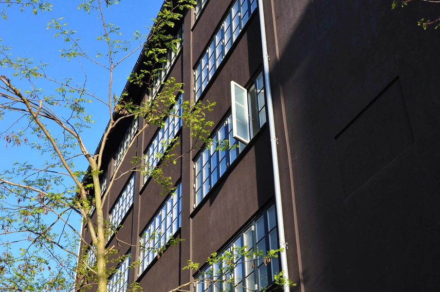 CBS Porcelænshaven Kig op på facaden