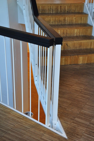 CBS Porcelænshaven Detalje; samling mellem trappens balustre