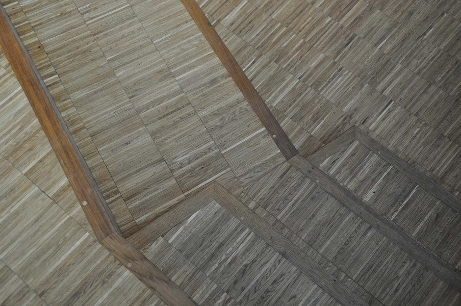 CBS Porcelænshaven Detalje omkring trappebeklædningen