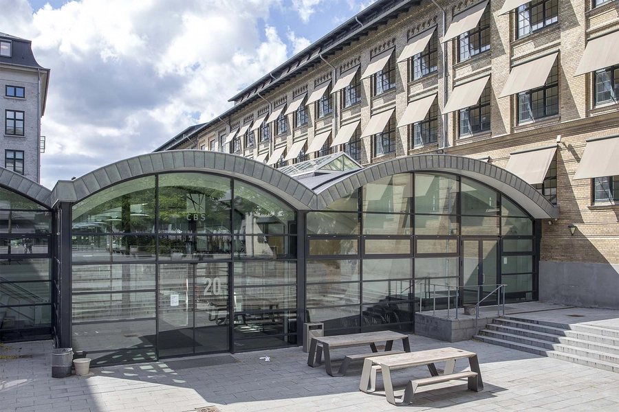 CBS Porcelænshaven CBS Porcelænshaven set fra gården i øst