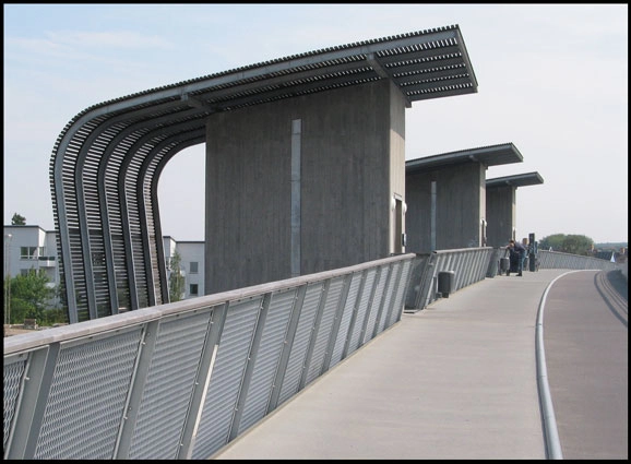 Cykel- og fodgængerbro ved Næstved Station Tårne