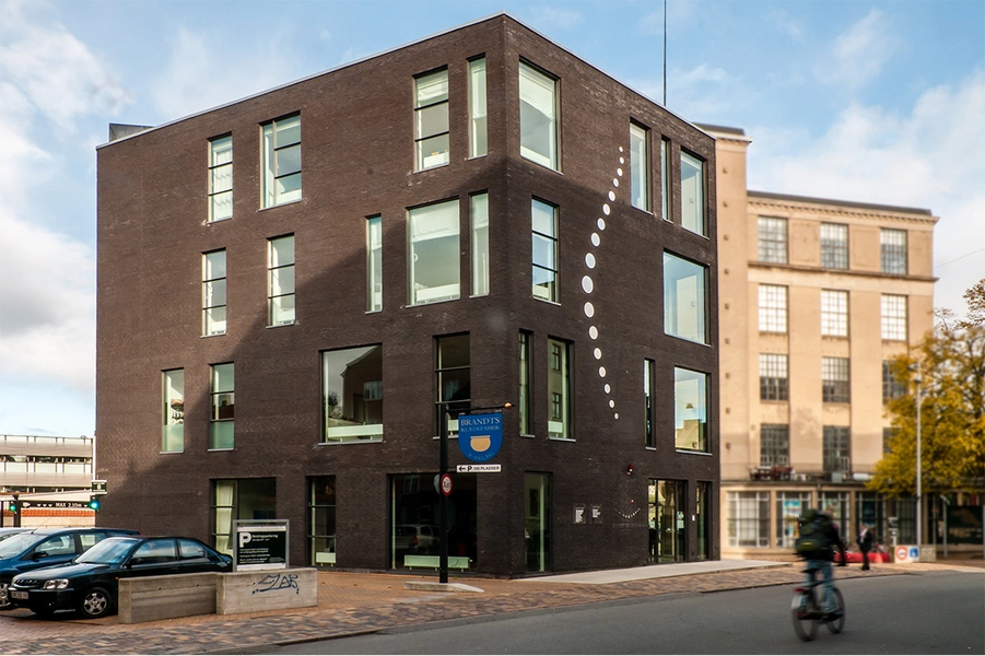 Rygkirurgisk center privat set fra øst