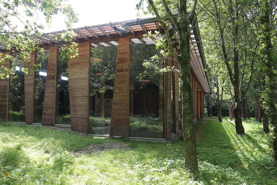 Besøgscenter Spøttrup Borg Facaden mod borganlægget set fra vest