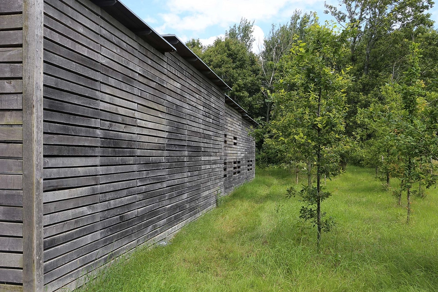 Besøgscenter Spøttrup Borg Østfacaden mod parkeringspladsen