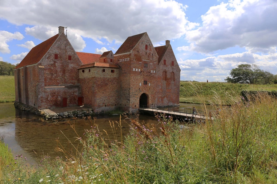 Besøgscenter Spøttrup Borg Spøttrup Borg, som besøgcentret faciliterer