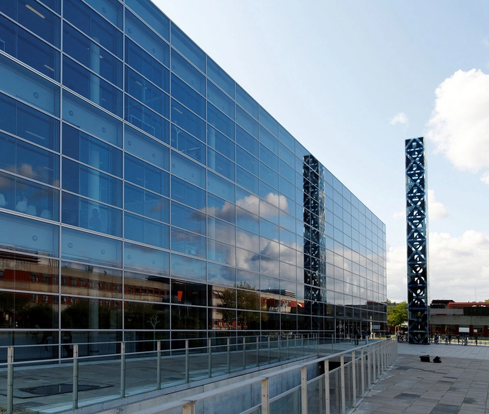 Det Humanistiske Fakultetsbibliotek Blik langs facaden