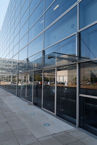 Det Humanistiske Fakultetsbibliotek Kig langs facaden