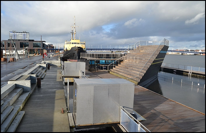 Havnehuset, Jomfru Ane Parken Havnebadet med kig ned mod Havnehuset
