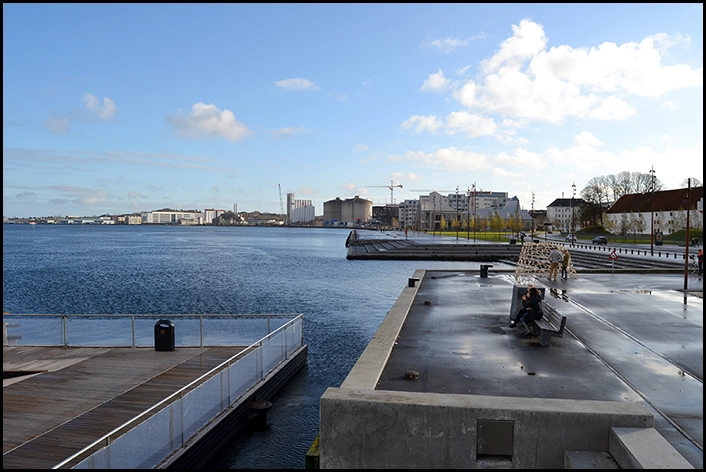 Havnehuset, Jomfru Ane Parken Honnørkaj, set mod øst.