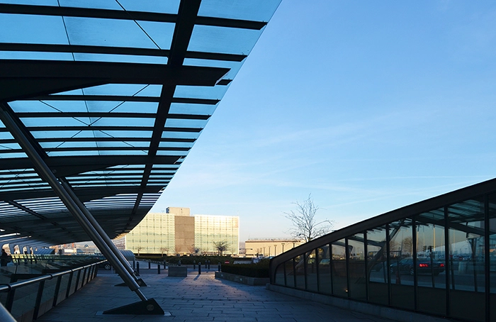 Terminal 3, Københavns Lufthavn Glasoverdækning over perron.