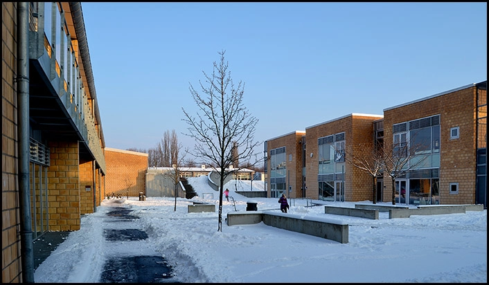 Trekroner Skole Fagbygninger til højre