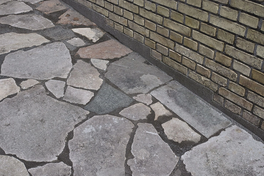 Varmings hus Belæging