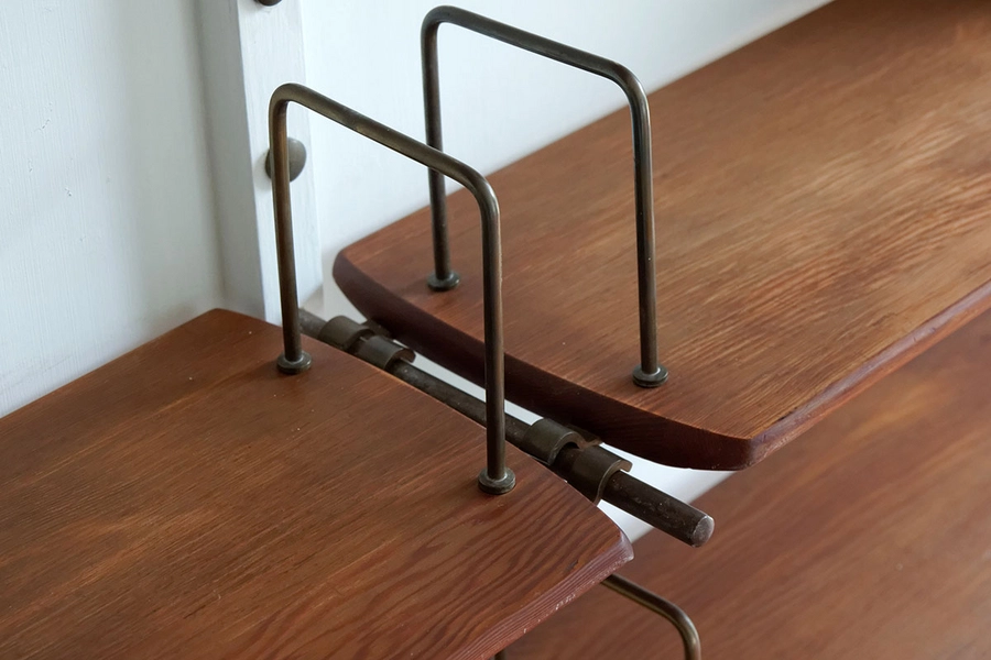 Varmings hus Detalje, hylder