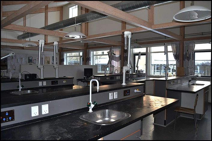 Kingoskolen Faglokale fysik