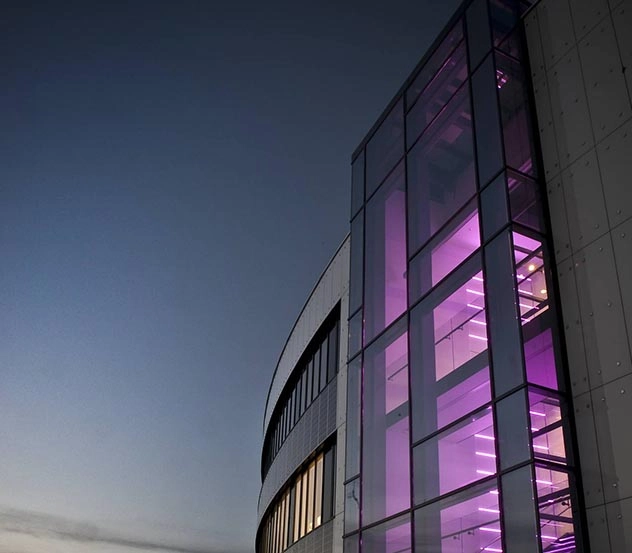 Widex Trapperummene er oplyst i skiftende farvet lys